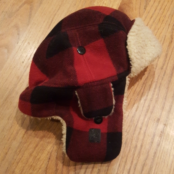 ❄️ Gap Kids Winter Fleece Ear Flap Hat Red and Black Buffalo Plaid - Picture 1 of 3